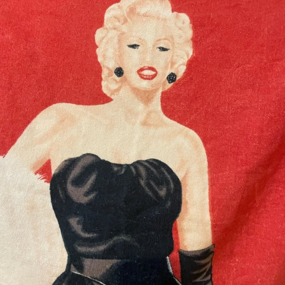 Marilyn Monroe Beach Towel - Picture 2 of 6